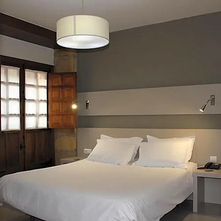 Guardeses Hotel Solares